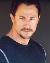 ��ɫ�۾���